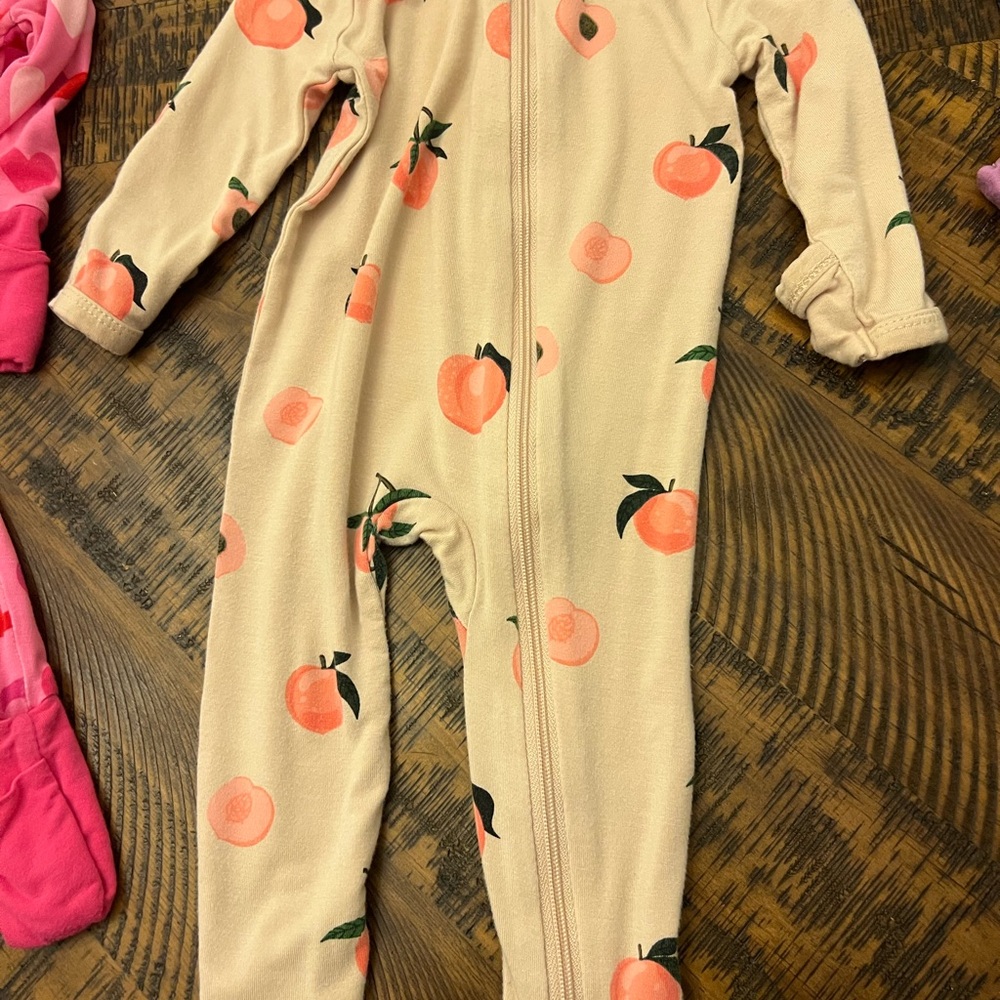 Kyte baby peach footie 0-3